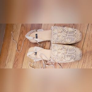 Stuart Weitzman Neutral Floral Embroidered Espadrille Lace-Up Flats Size 12 B
